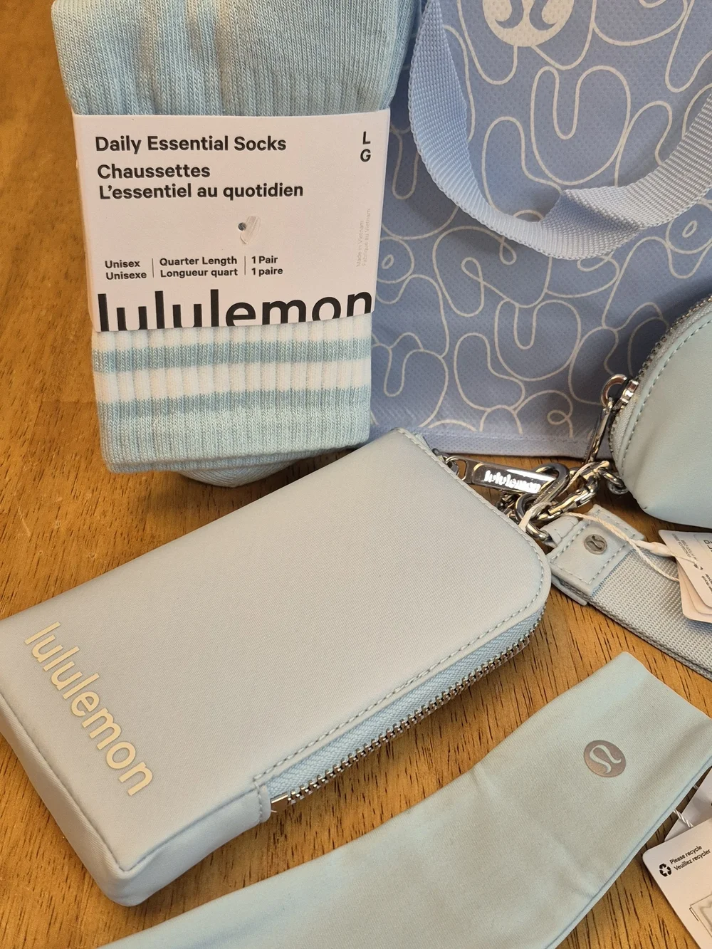 Lululemon SET Foam Cloud Blue Wristlet Wallet Socks Headband & Reusable Gift Bag
